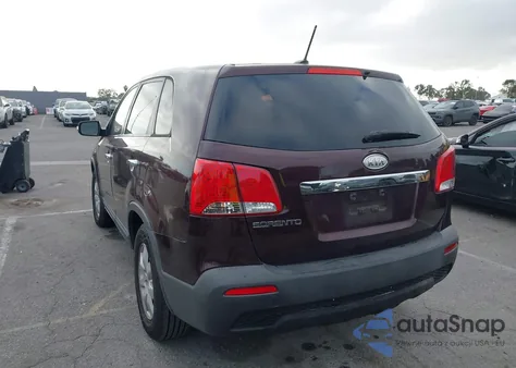 2013 Kia Sorento Lx z USA, uszkodzony, nr VIN 5XYKTDA64DG399070